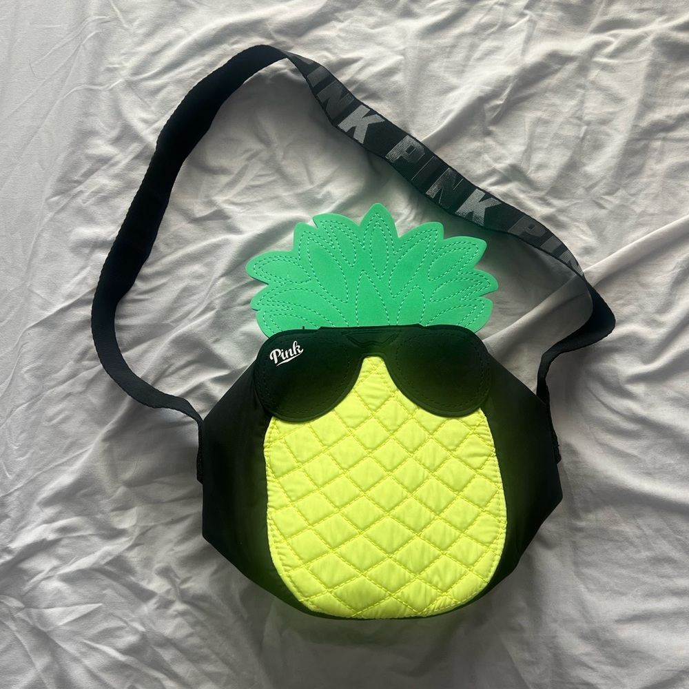 Victoria’s Secret PINK Pineapple insulated cooler bag/ shoulder purse!